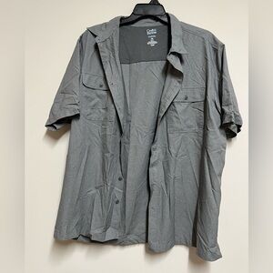 Men’s short sleeve button down shirt